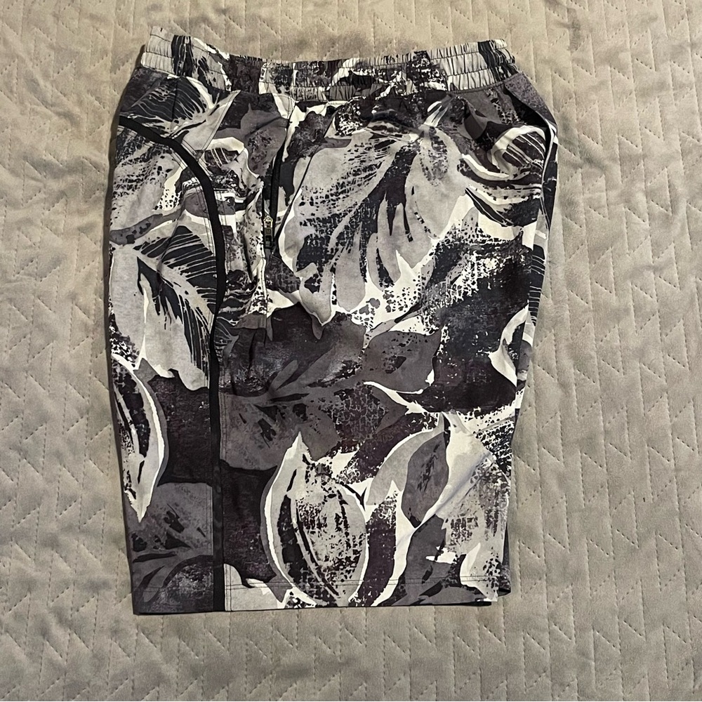 Lululemon pace breaker lined shorts mens small EUC blue/gray
